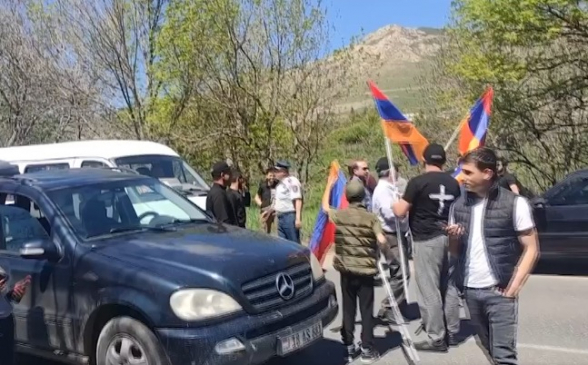 «Զարթնի՛ր, լաո՛»․ Սպիտակում ավտոերթ է (տեսանյութ)